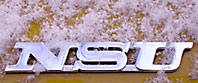Logo in de sneeuw