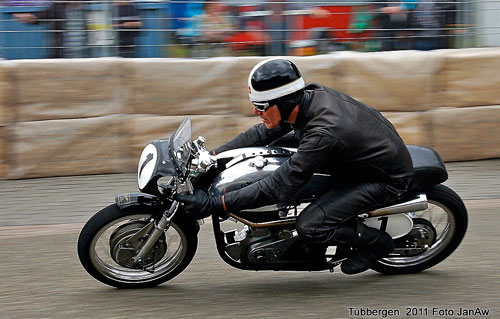 Piet Mager op Velocette 500